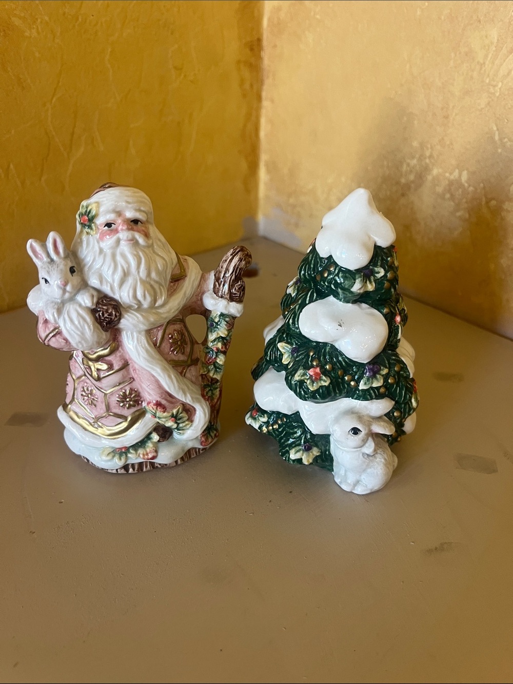 Holiday Salt &pepper shaker